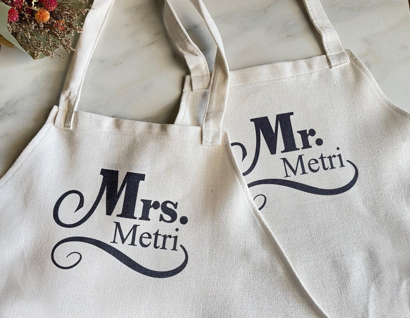 Personalized Apron Set Mr. & Mrs. Matching Apron Gift Set Gift For Couple  Wedding Gift Newlywed Gift Add Your Name Aprons - CustomCooper
